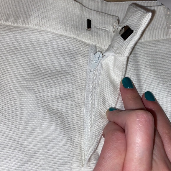 NWT. White Forever 21 Shorts. Extra Button Included. Size Small. - Picture 2 of 6